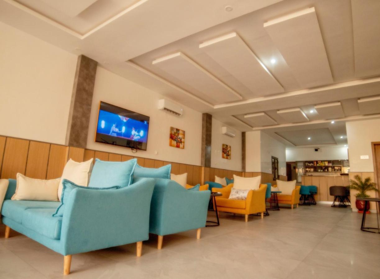 Urban Hotel Нуакшот Екстериор снимка