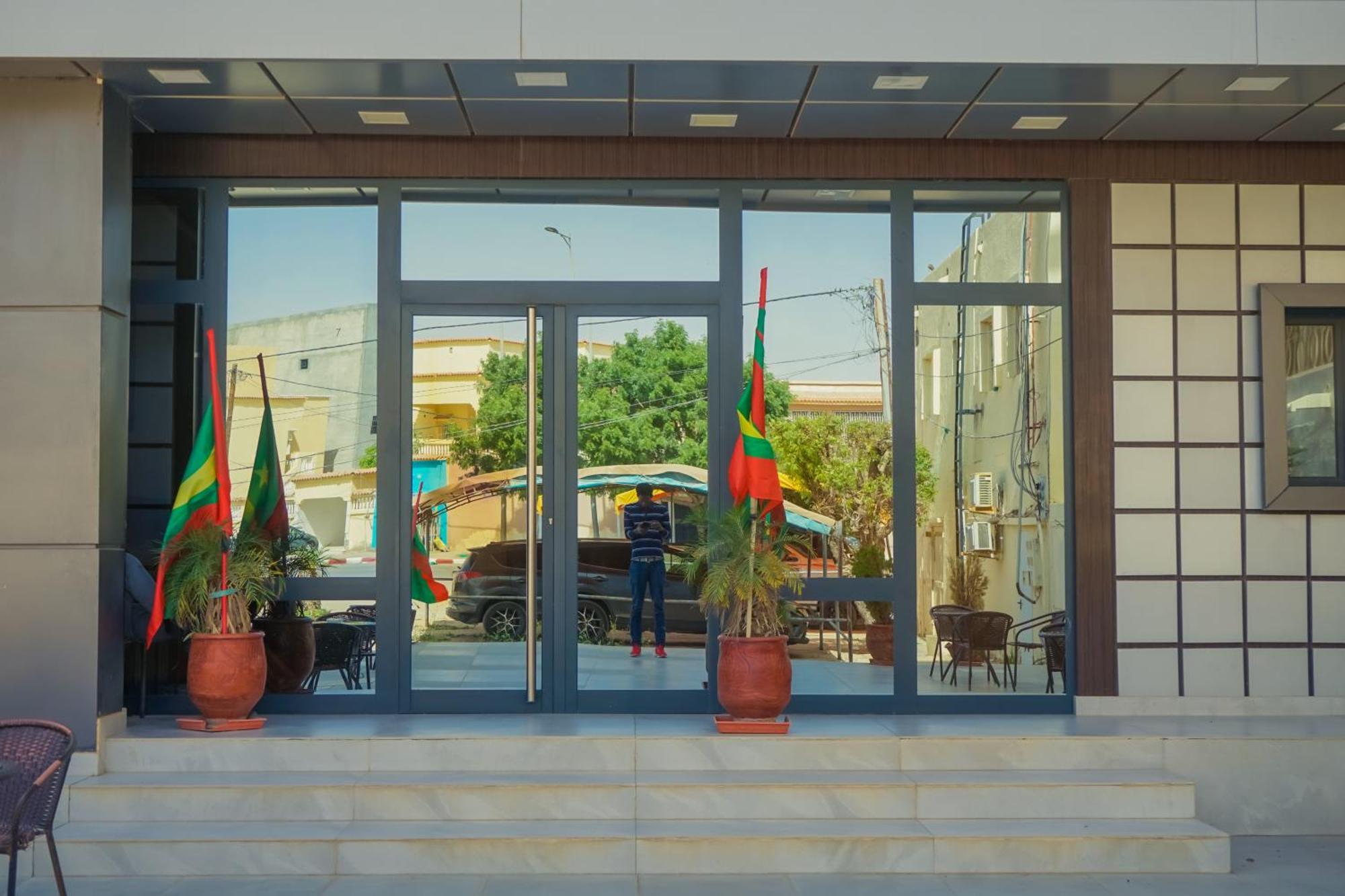 Urban Hotel Нуакшот Екстериор снимка